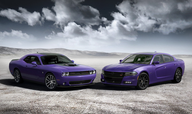 2016 Dodge Challenger 392 HEMI® Scat Pack Shaker (left) and Charger R/T Road & Track (right)